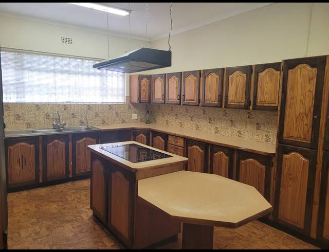 4 BEDROOM HOUSE TO LET IN SAFARI GARDENS
